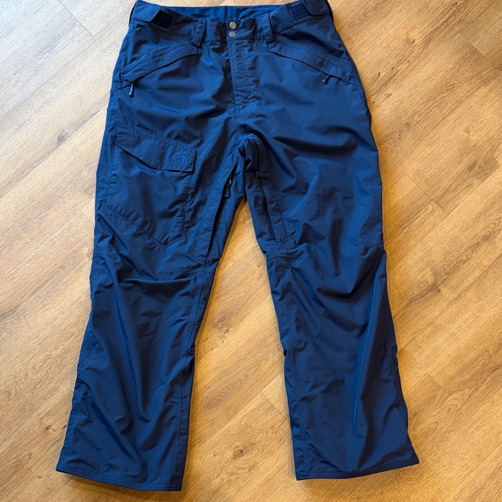 The North Face Mens Spell Out HyVent Free Fit Freedom Snow Pants